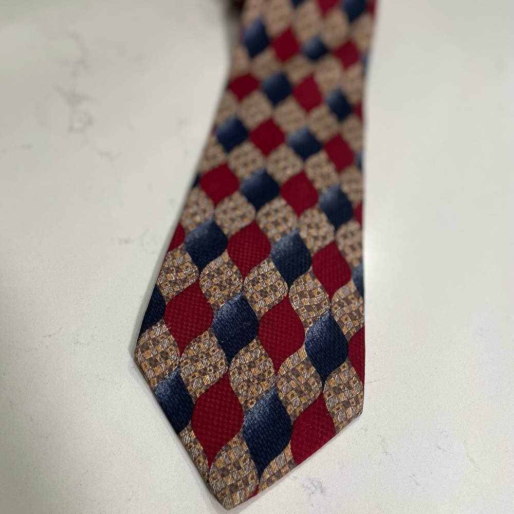 Classico by Paolo Gucci 100% Silk Elegant Red and Blue Patterned Tie